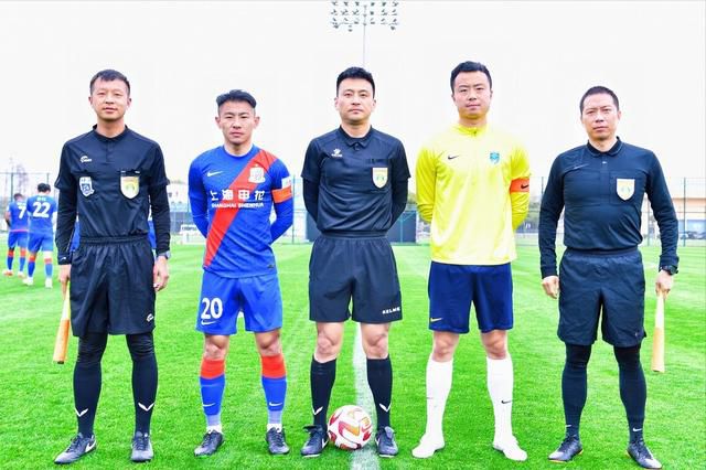 美女脱一光二净无内裤内衣图片